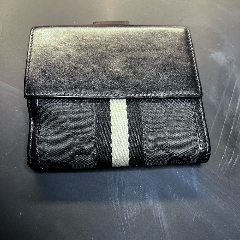 Gucci authentic fold wallet